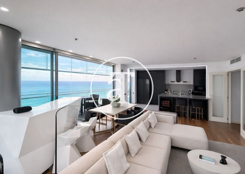 Monthly rental apartment with 3 bedrooms and 2 bathrooms, terrace with gym equipment and sea views in Sant Martí 2