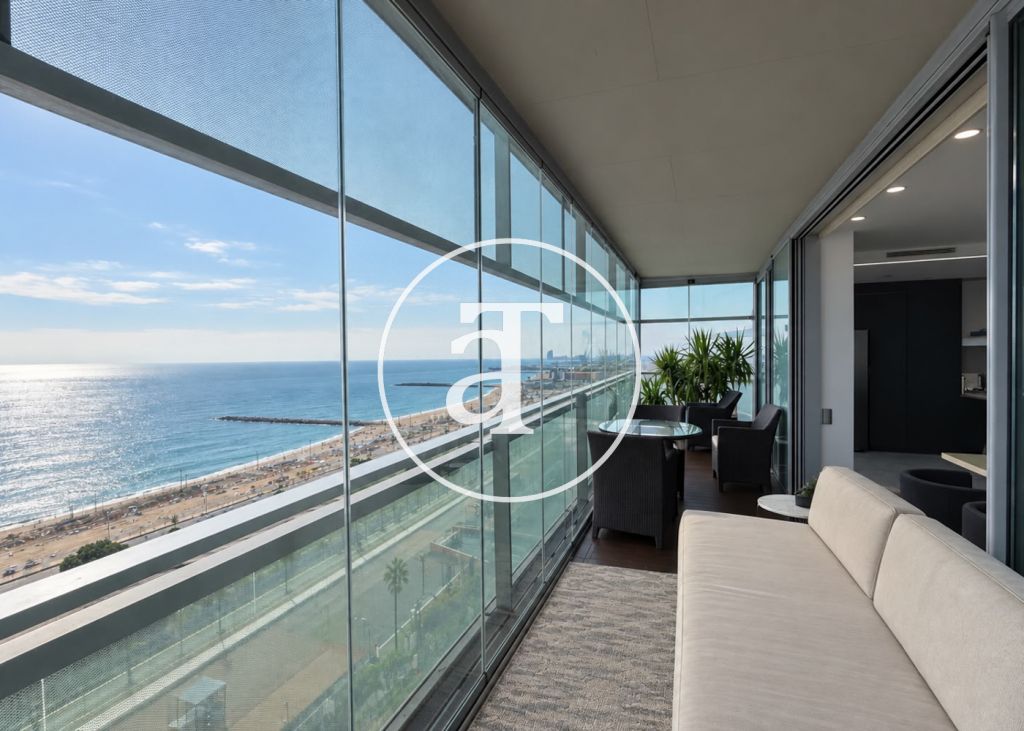 Monthly rental apartment with 3 bedrooms and 2 bathrooms, terrace with gym equipment and sea views in Sant Martí 8