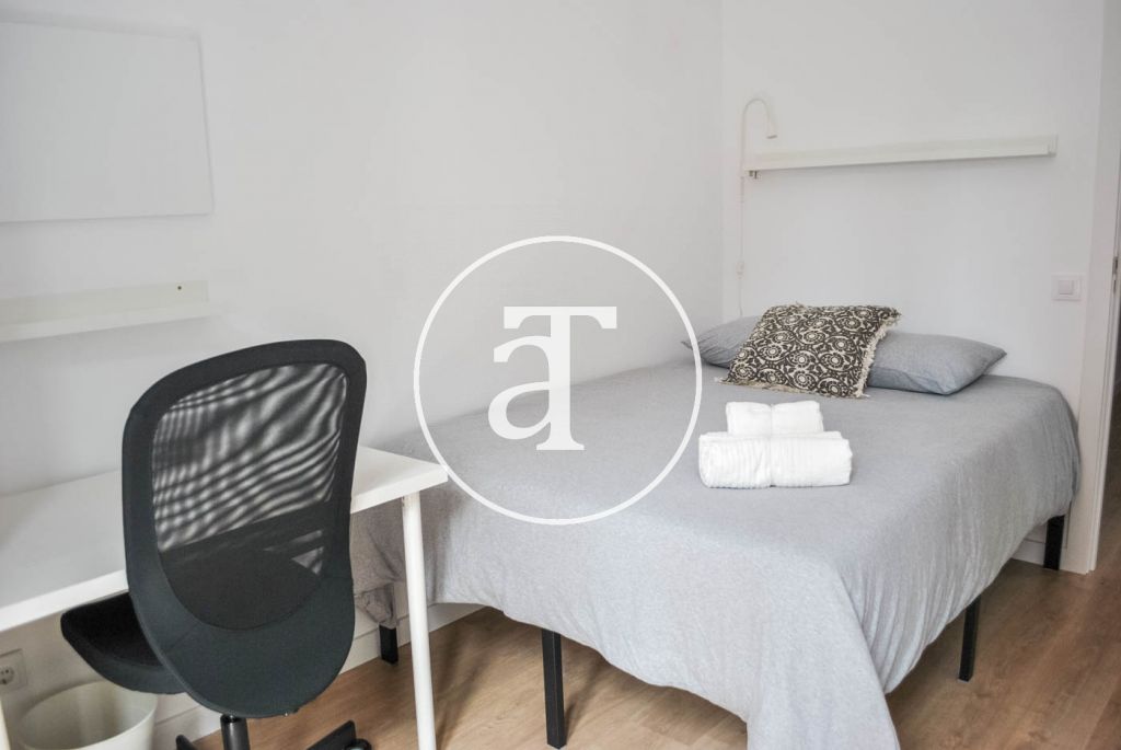 Monthly rental apartment with 3 bedrooms and terrace well communicated with Barcelona 15
