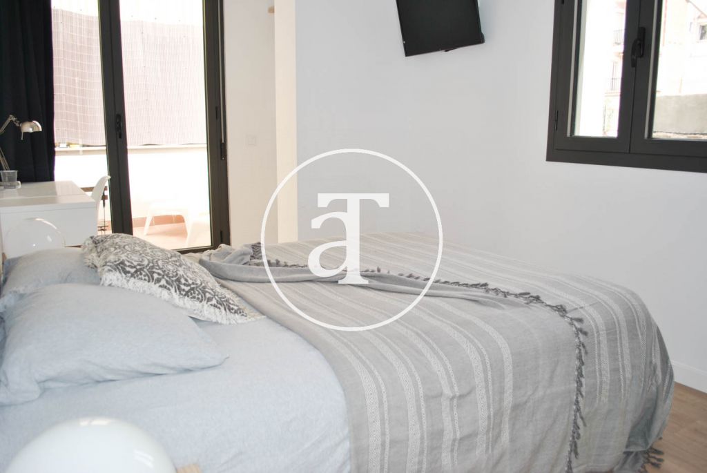 Monthly rental apartment with 3 bedrooms and terrace well communicated with Barcelona 37