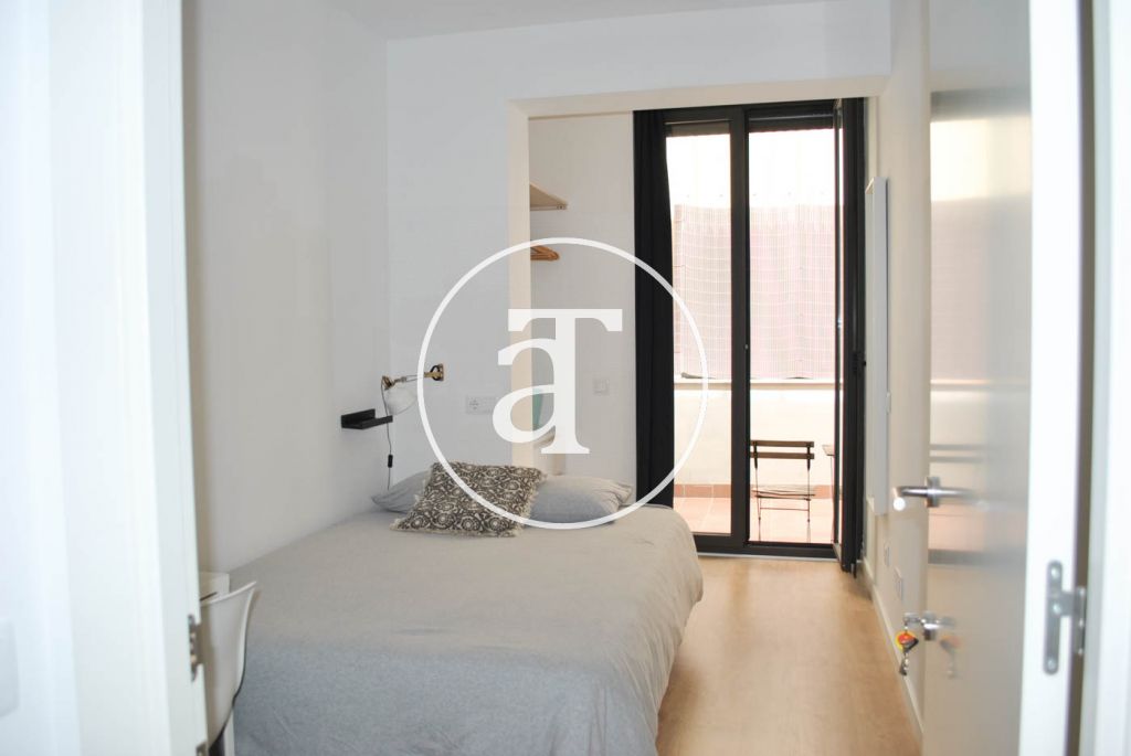 Monthly rental apartment with 3 bedrooms and terrace well communicated with Barcelona 19