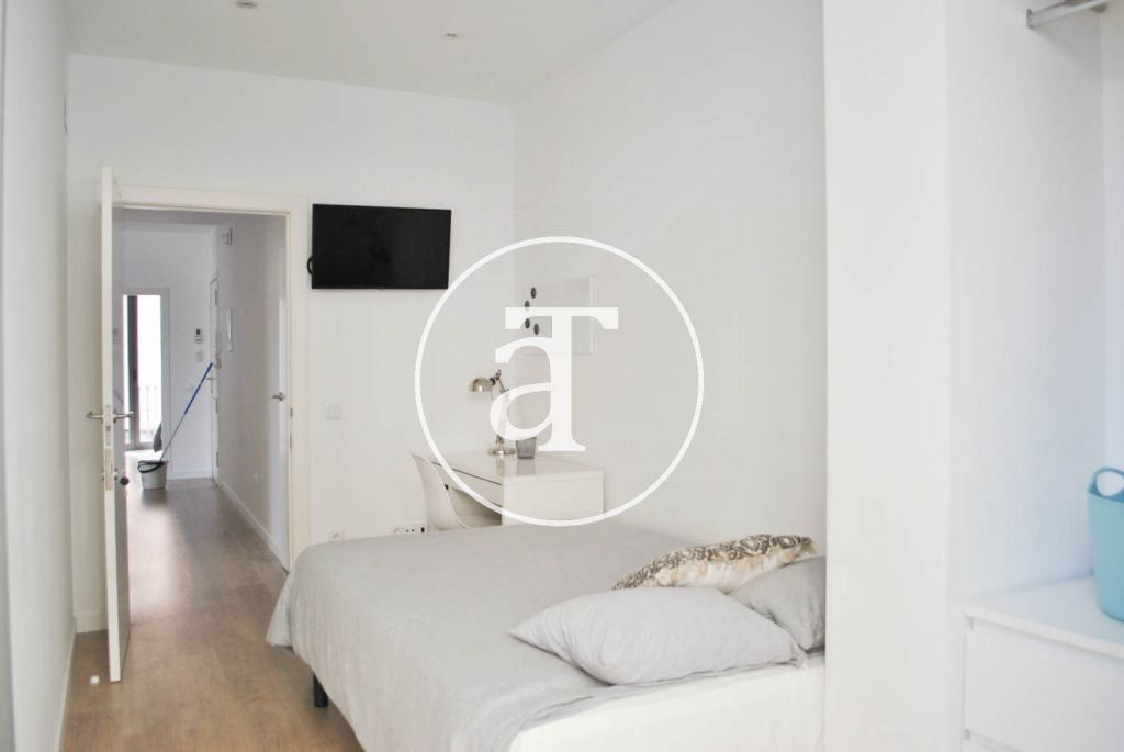 Monthly rental apartment with 3 bedrooms and terrace well communicated with Barcelona 17