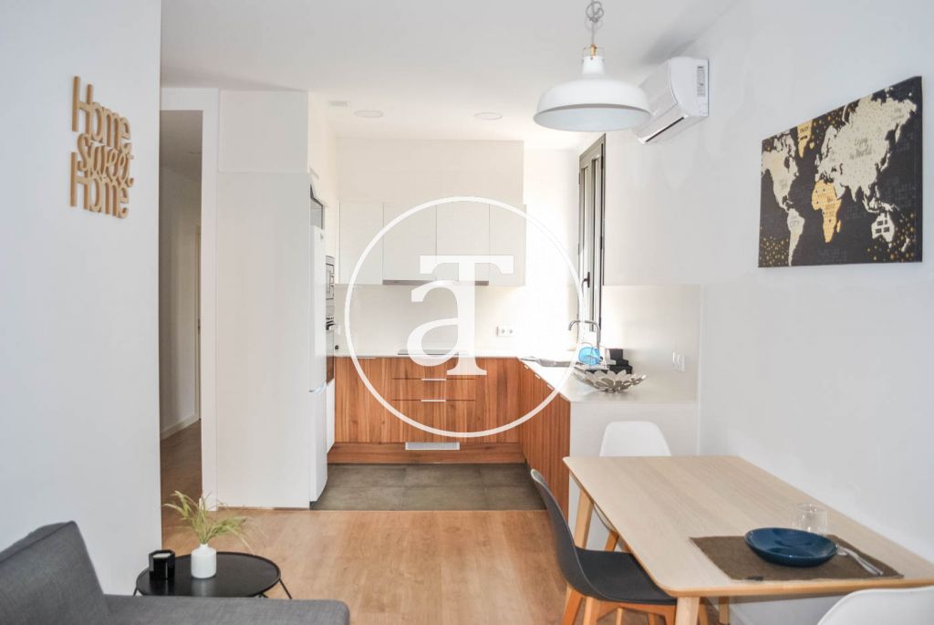 Monthly rental apartment with 3 bedrooms and terrace well communicated with Barcelona 10