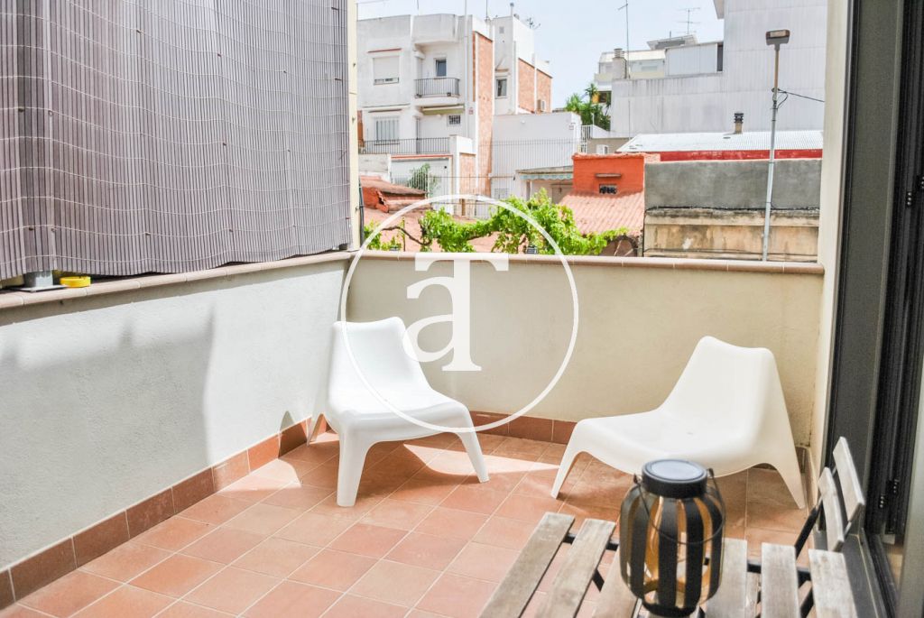 Monthly rental apartment with 3 bedrooms and terrace well communicated with Barcelona 25