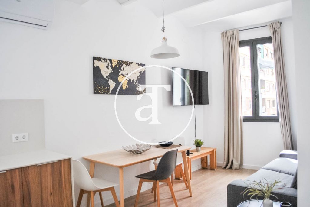 Monthly rental apartment with 3 bedrooms and terrace well communicated with Barcelona 2