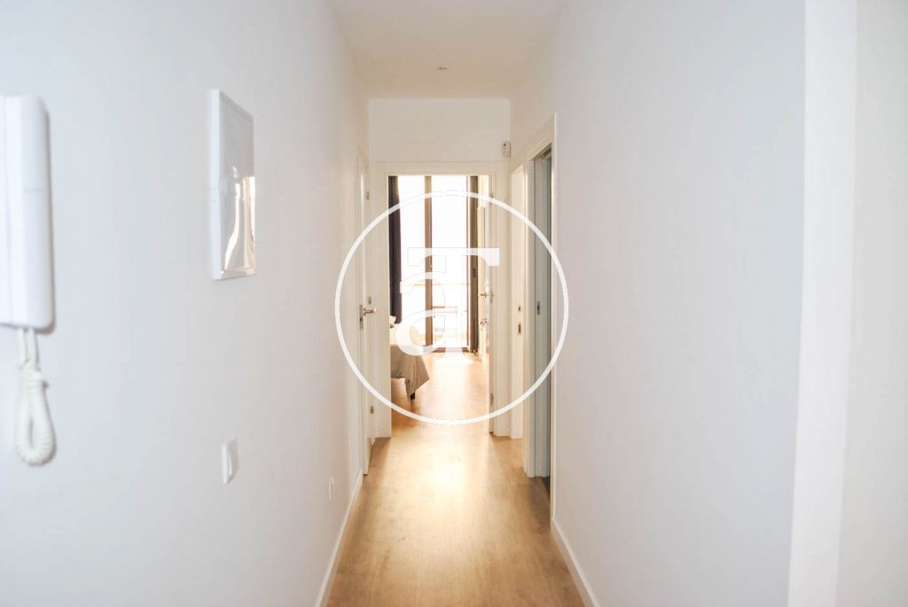 Monthly rental apartment with 3 bedrooms and terrace well communicated with Barcelona 13