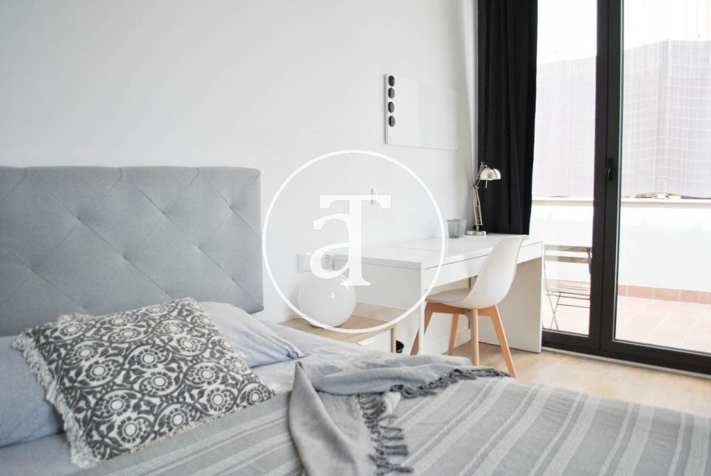 Monthly rental apartment with 3 bedrooms and terrace well communicated with Barcelona 31