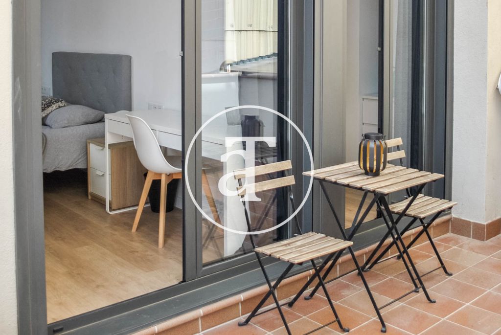 Monthly rental apartment with 3 bedrooms and terrace well communicated with Barcelona 24