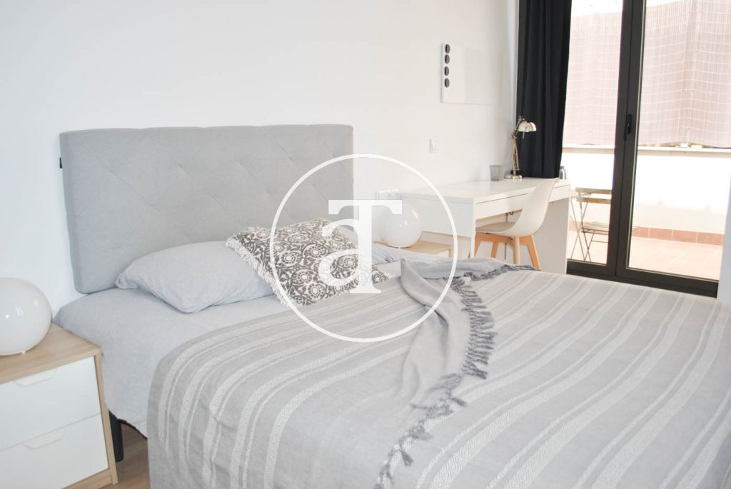 Monthly rental apartment with 3 bedrooms and terrace well communicated with Barcelona 38