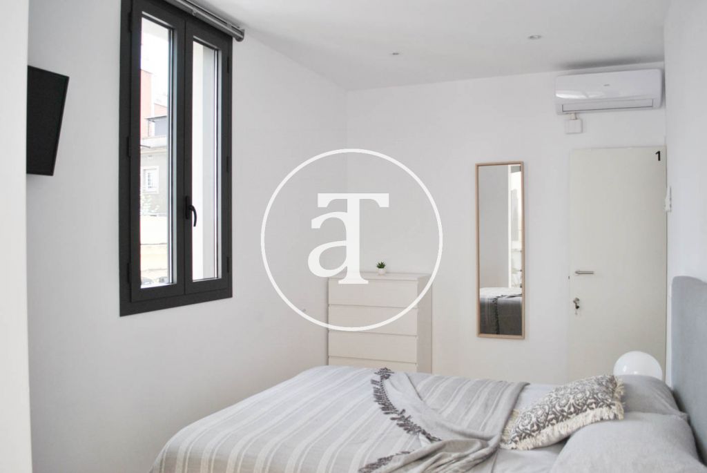 Monthly rental apartment with 3 bedrooms and terrace well communicated with Barcelona 35