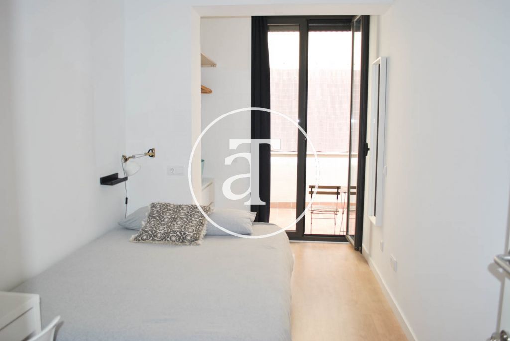 Monthly rental apartment with 3 bedrooms and terrace well communicated with Barcelona 20