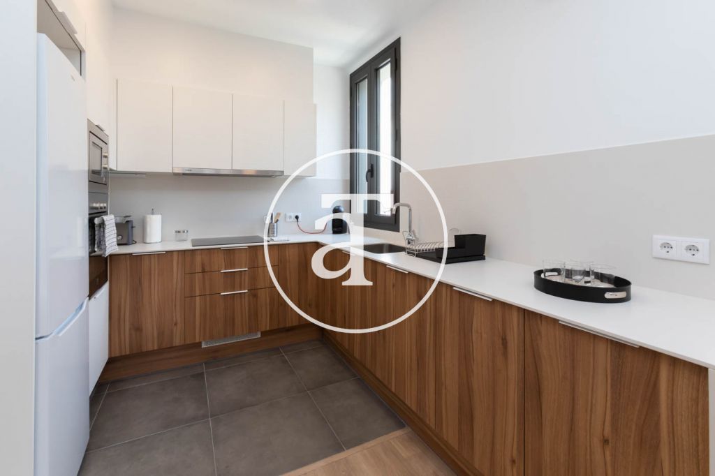 Monthly rental apartment with 3 bedrooms and terrace well communicated with Barcelona 8