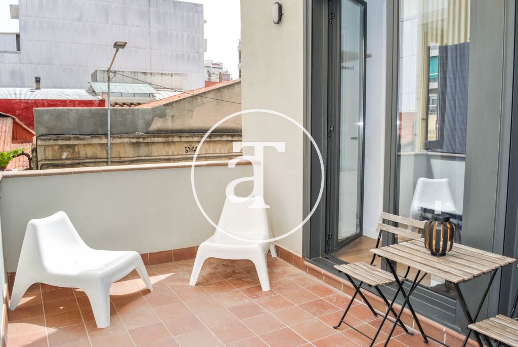 Monthly rental apartment with 3 bedrooms and terrace well communicated with Barcelona 22