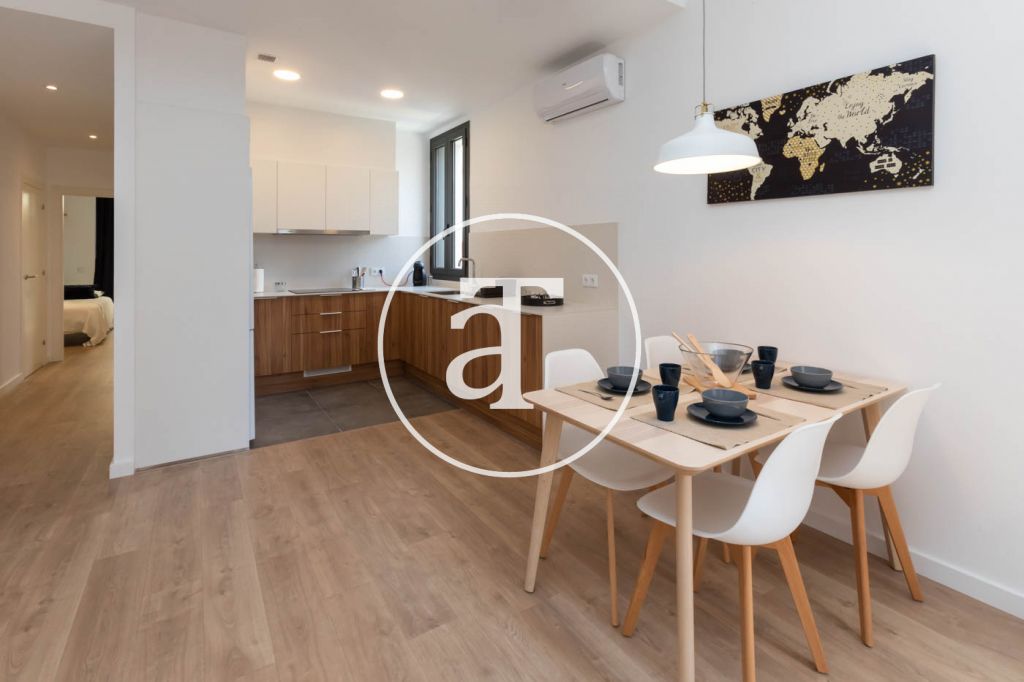 Monthly rental apartment with 3 bedrooms and terrace well communicated with Barcelona 1