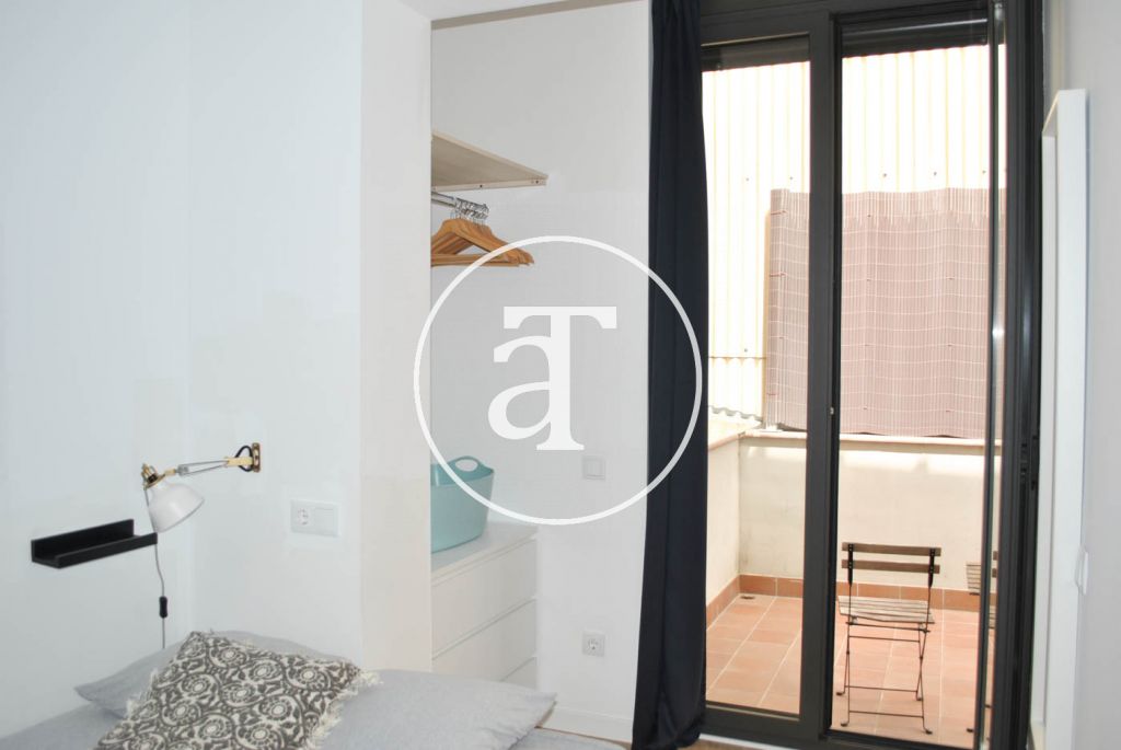 Monthly rental apartment with 3 bedrooms and terrace well communicated with Barcelona 21