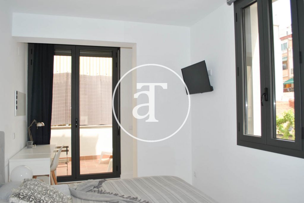 Monthly rental apartment with 3 bedrooms and terrace well communicated with Barcelona 30
