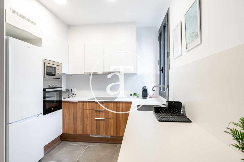 2-bedroom apartment for short-term rental, well connected to Barcelona 7
