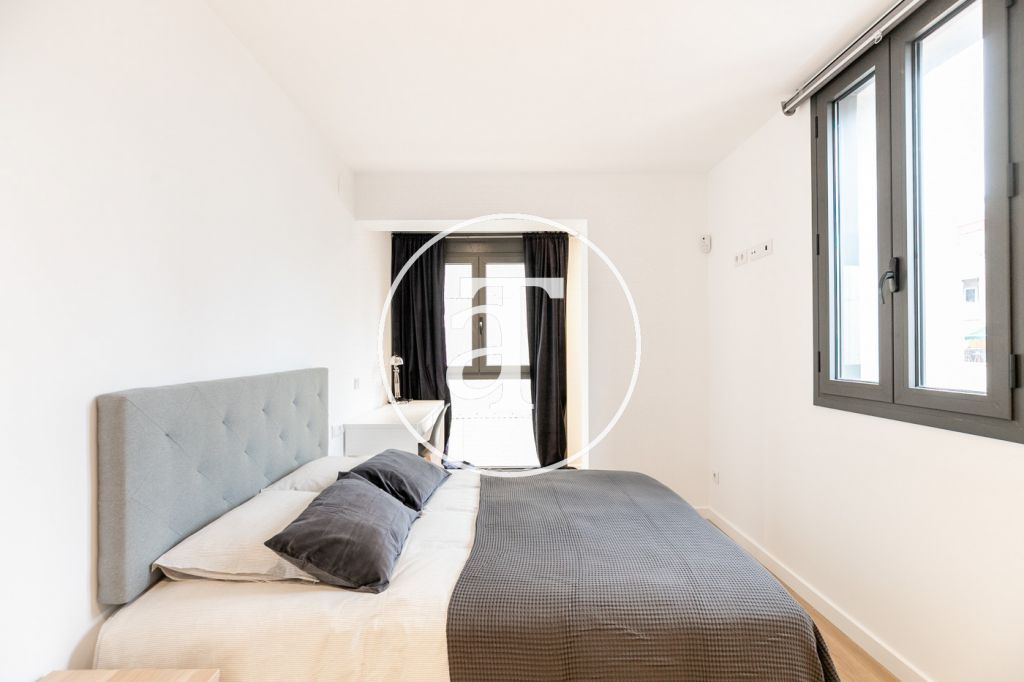 2-bedroom apartment for short-term rental, well connected to Barcelona 13