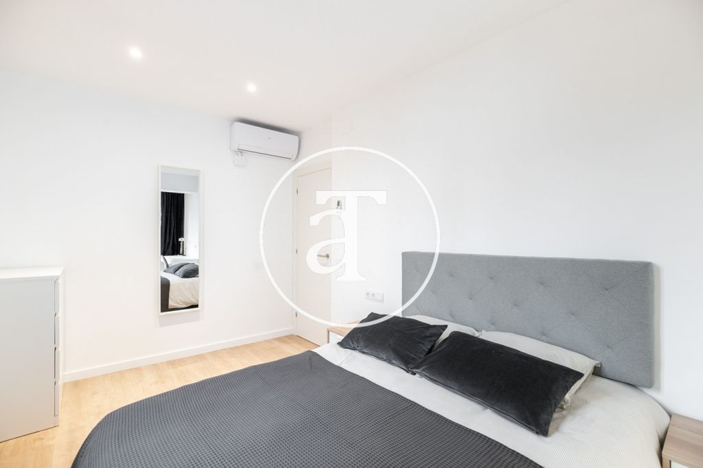 2-bedroom apartment for short-term rental, well connected to Barcelona 16