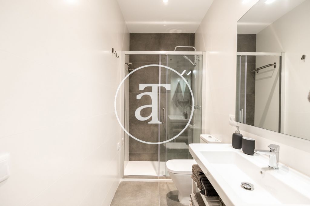 2-bedroom apartment for short-term rental, well connected to Barcelona 21