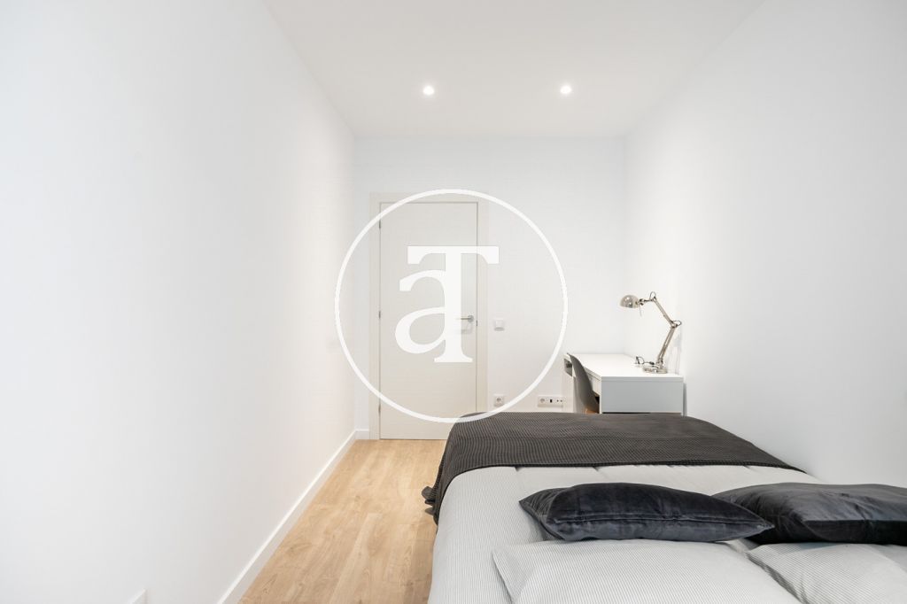 2-bedroom apartment for short-term rental, well connected to Barcelona 19