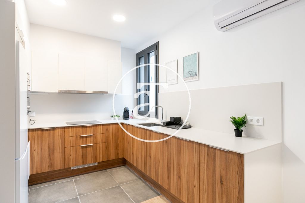2-bedroom apartment for short-term rental, well connected to Barcelona 10