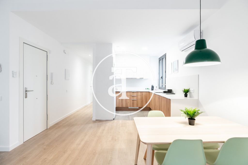 2-bedroom apartment for short-term rental, well connected to Barcelona 6