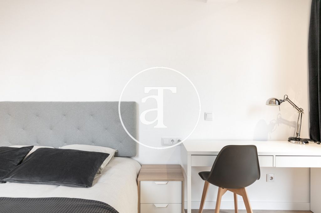 2-bedroom apartment for short-term rental, well connected to Barcelona 17