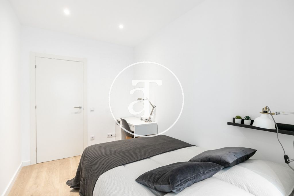 2-bedroom apartment for short-term rental, well connected to Barcelona 20