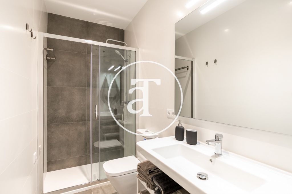 2-bedroom apartment for short-term rental, well connected to Barcelona 11