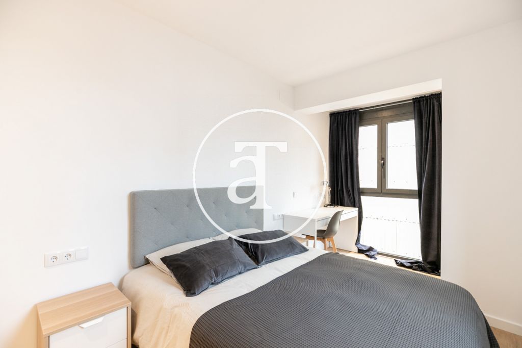 2-bedroom apartment for short-term rental, well connected to Barcelona 14