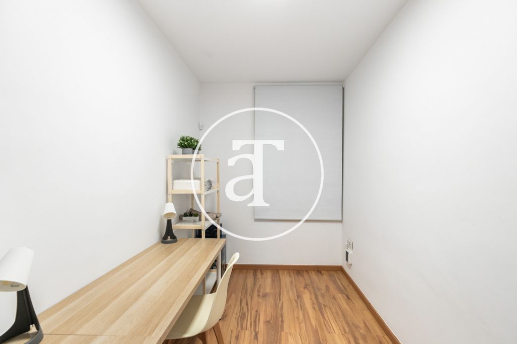Monthly rental apartment with 2 bedrooms, study and terrace near Park Güell 23
