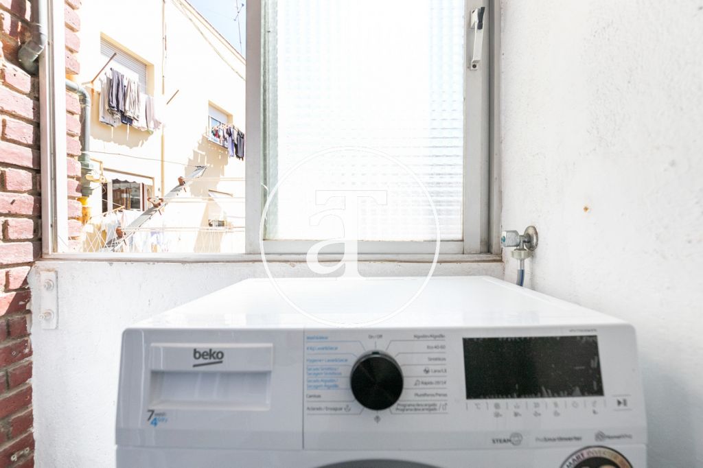 Monthly rental apartment with 2 bedrooms, study and terrace near Park Güell 35