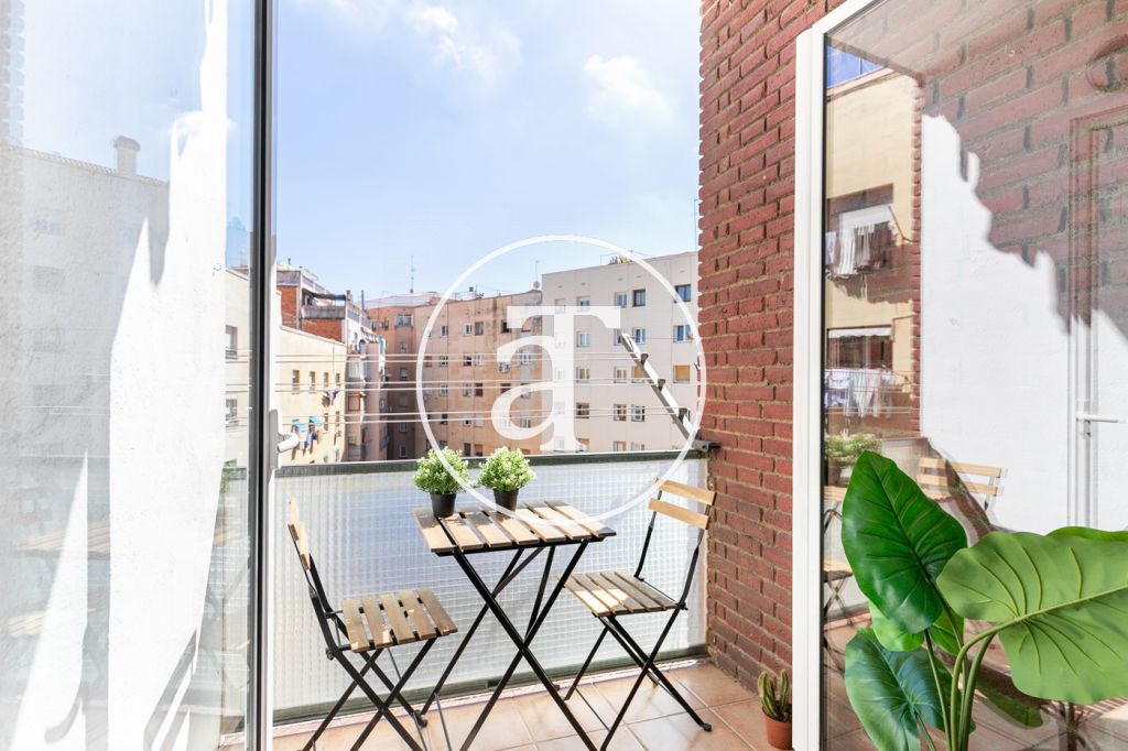 Monthly rental apartment with 2 bedrooms, study and terrace near Park Güell