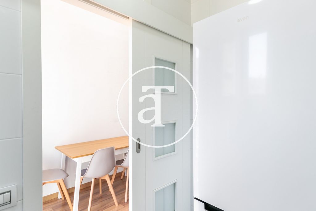 Monthly rental apartment with 2 bedrooms, study and terrace near Park Güell 14