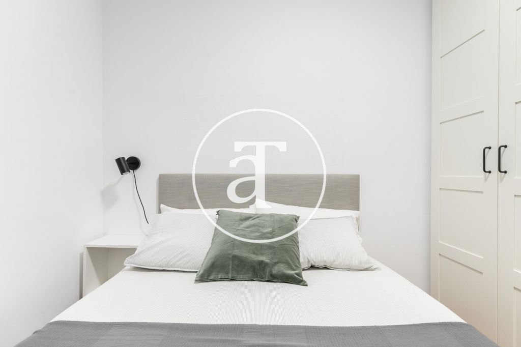 Monthly rental apartment with 2 bedrooms, study and terrace near Park Güell 18
