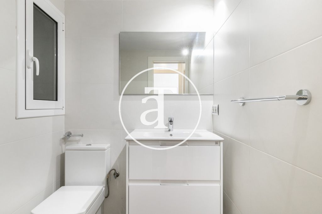 Monthly rental apartment with 2 bedrooms, study and terrace near Park Güell 34