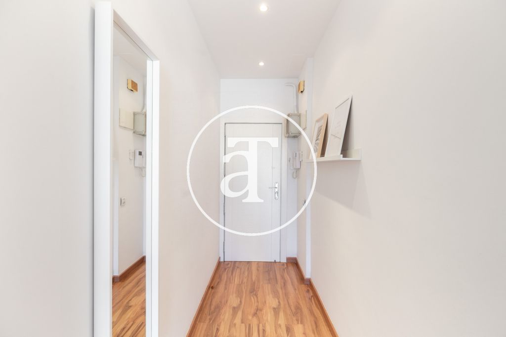 Monthly rental apartment with 2 bedrooms, study and terrace near Park Güell 36