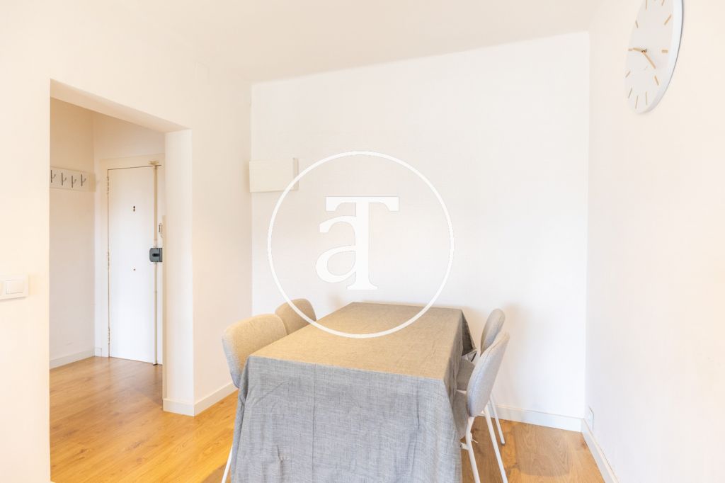 Appartement temporaire à louer avec 1 chambre et studio avec 1 salle de bain et balcon à Sant Martí 5