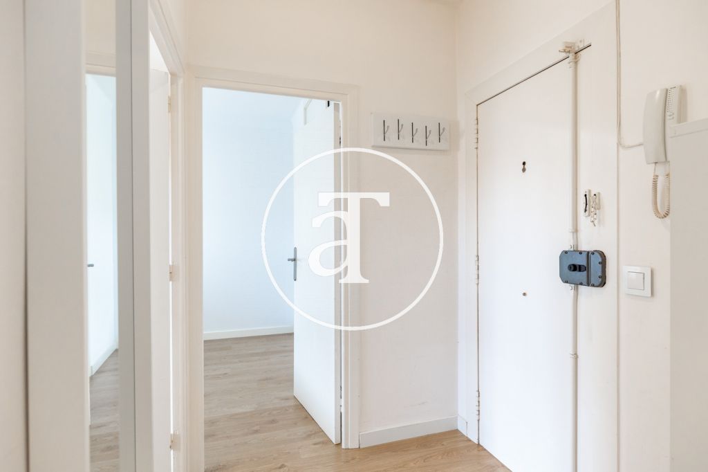 Appartement temporaire à louer avec 1 chambre et studio avec 1 salle de bain et balcon à Sant Martí 13