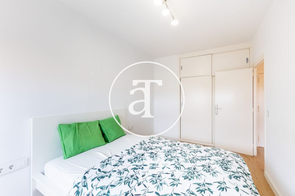 Appartement temporaire à louer avec 1 chambre et studio avec 1 salle de bain et balcon à Sant Martí 20