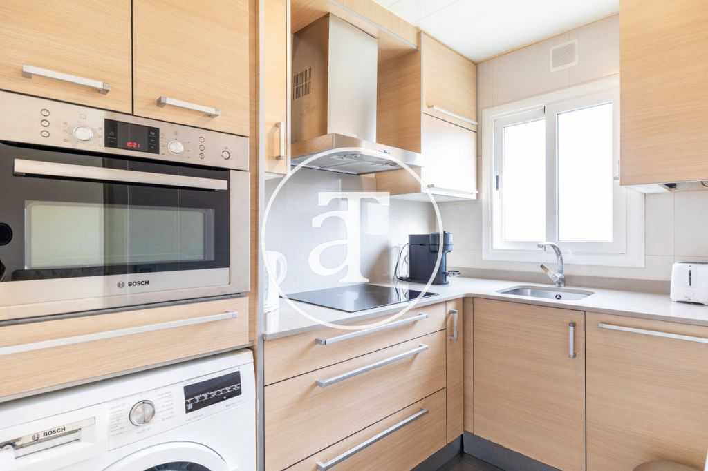 Appartement temporaire à louer avec 1 chambre et studio avec 1 salle de bain et balcon à Sant Martí 8
