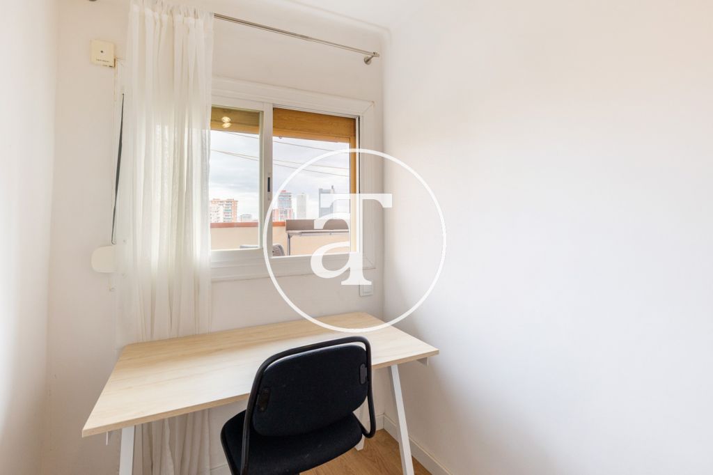 Appartement temporaire à louer avec 1 chambre et studio avec 1 salle de bain et balcon à Sant Martí 24