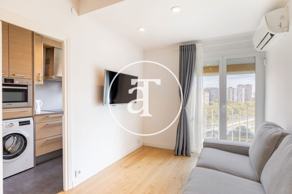 Appartement temporaire à louer avec 1 chambre et studio avec 1 salle de bain et balcon à Sant Martí 7