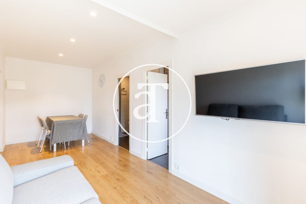 Appartement temporaire à louer avec 1 chambre et studio avec 1 salle de bain et balcon à Sant Martí 3