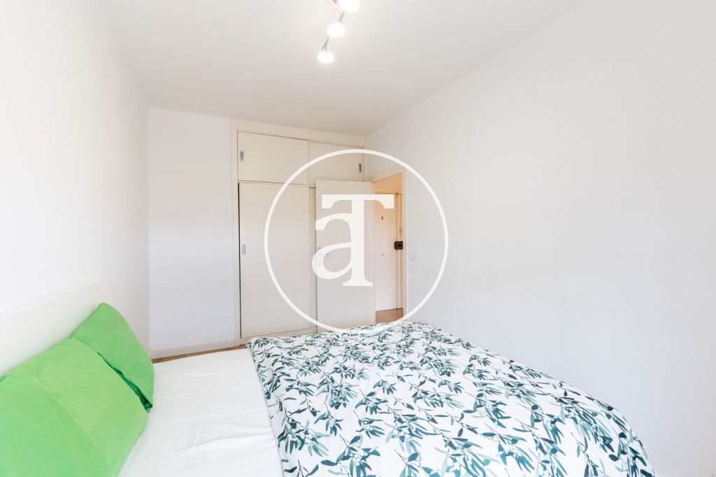 Appartement temporaire à louer avec 1 chambre et studio avec 1 salle de bain et balcon à Sant Martí 21