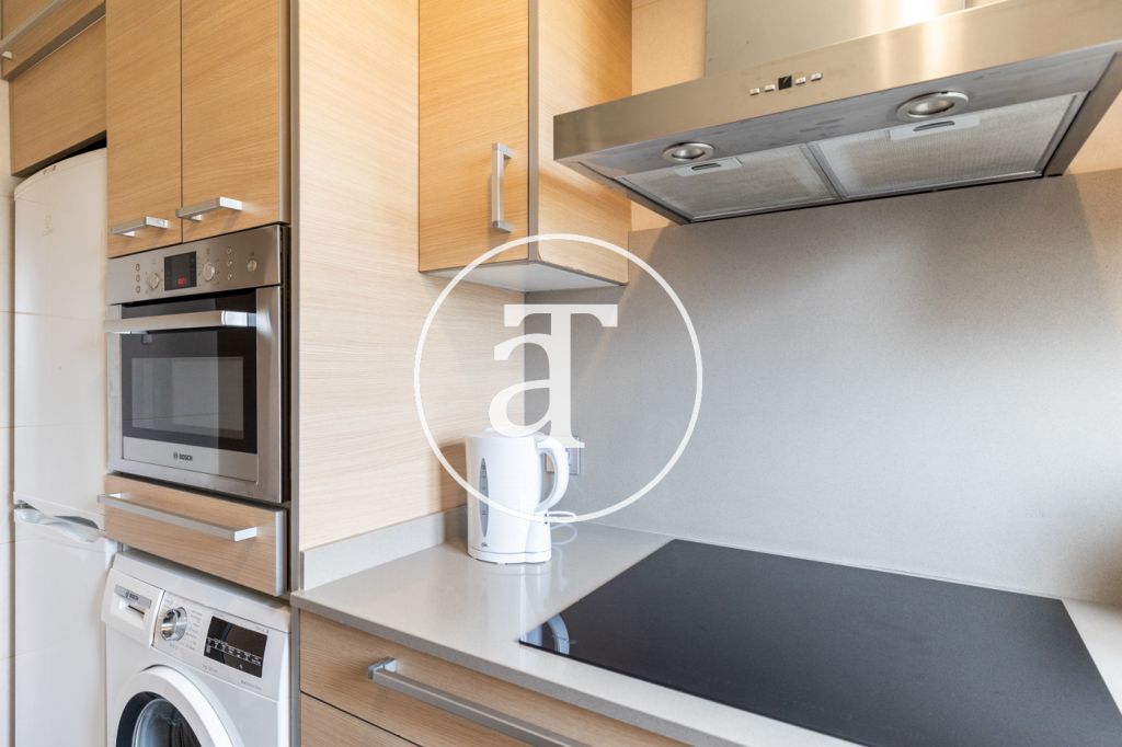 Appartement temporaire à louer avec 1 chambre et studio avec 1 salle de bain et balcon à Sant Martí 10