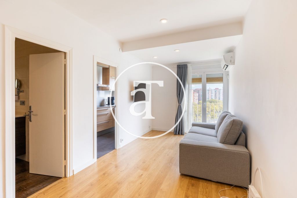 Appartement temporaire à louer avec 1 chambre et studio avec 1 salle de bain et balcon à Sant Martí
