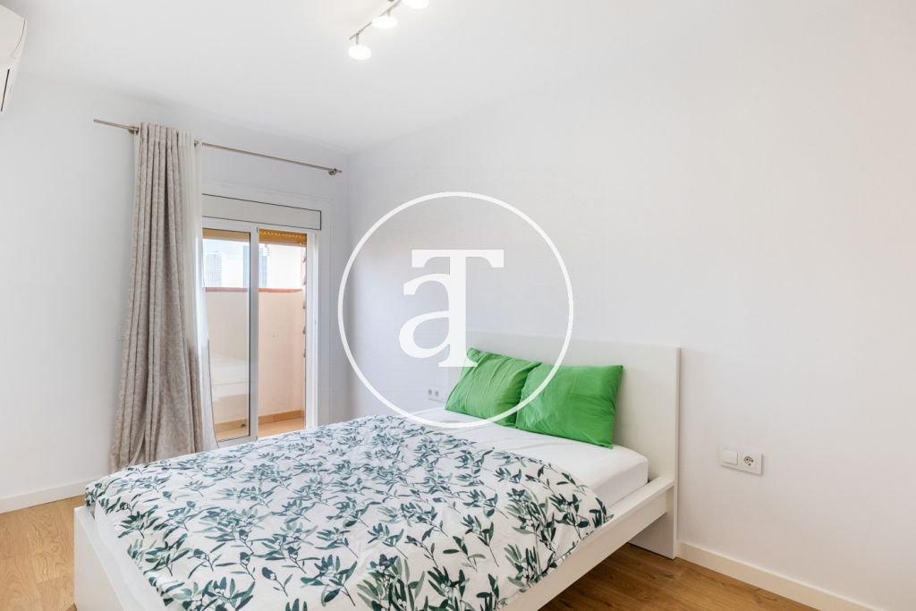 Appartement temporaire à louer avec 1 chambre et studio avec 1 salle de bain et balcon à Sant Martí 14