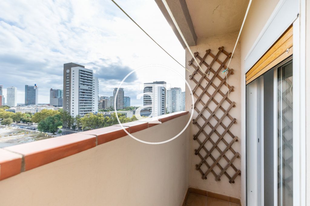 Appartement temporaire à louer avec 1 chambre et studio avec 1 salle de bain et balcon à Sant Martí 18